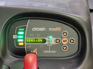 Transpallet con pedana Crown WT3040 - 14