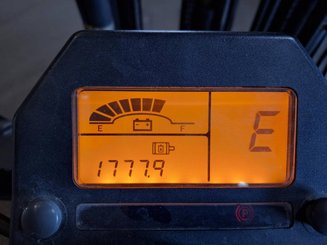 Carrello elevatore frontale a 3 ruote Caterpillar EP18NT
