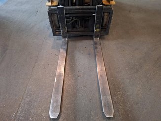 Carrello elevatore frontale a 3 ruote Caterpillar EP18NT