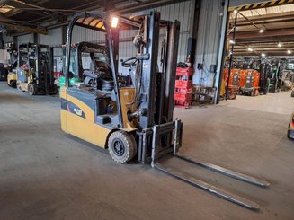 Carrello elevatore frontale a 3 ruote Caterpillar EP18NT