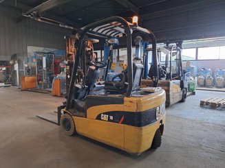 Carrello elevatore frontale a 3 ruote Caterpillar EP18NT