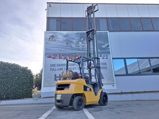 Carrello elevatore frontale a 4 ruote Caterpillar GP30NT