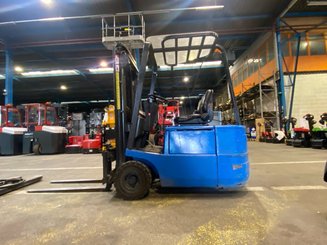 Carrello elevatore frontale a 3 ruote STILL R50/15