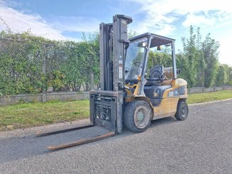 Carrello elevatore frontale a 4 ruote Caterpillar GP30NTD - 1