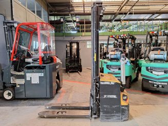 Stoccatori guida in accompagnamento Caterpillar NSP16N2 - 5