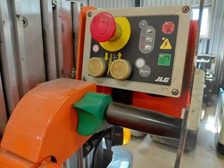 Navicella a gruppo di sollevamento verticale JLG TOUCAN DUO