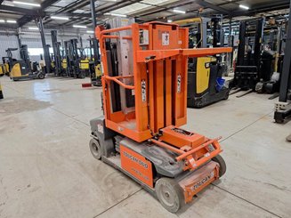 Navicella a gruppo di sollevamento verticale JLG TOUCAN DUO