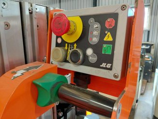 Navicella a gruppo di sollevamento verticale JLG TOUCAN DUO