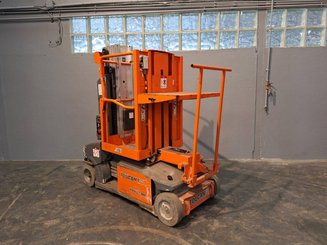 Navicella a gruppo di sollevamento verticale JLG TOUCAN DUO