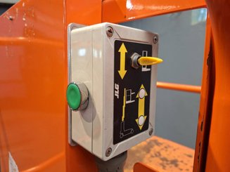 Navicella a gruppo di sollevamento verticale JLG TOUCAN DUO