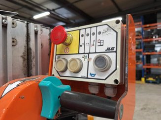 Navicella a gruppo di sollevamento verticale JLG TOUCAN DUO