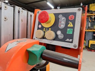 Navicella a gruppo di sollevamento verticale JLG TOUCAN DUO
