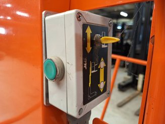 Navicella a gruppo di sollevamento verticale JLG TOUCAN DUO