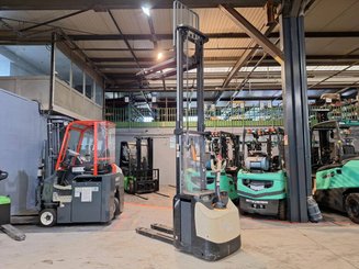 Stoccatori guida in accompagnamento Crown ESI4000-12