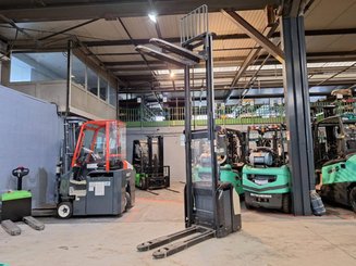 Stoccatori guida in accompagnamento Crown ESI4000-12