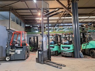Stoccatori guida in accompagnamento Crown ESI4000-12