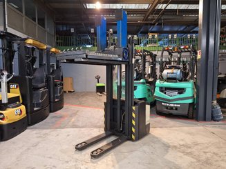 Stoccatori guida in accompagnamento Crown WE2300-16