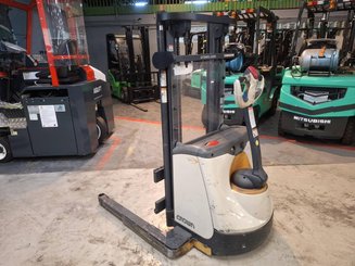 Carrello stoccatore a razze larghe Crown ST3000-1.0