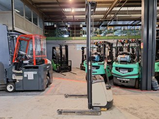 Carrello stoccatore a razze larghe Crown ST3000-1.0