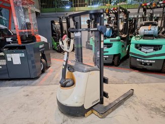 Carrello stoccatore a razze larghe Crown ST3000-1.0