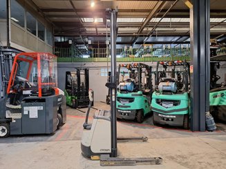 Carrello stoccatore a razze larghe Crown ST3000-1.0