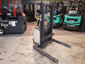 Carrello stoccatore a razze larghe Crown ST3000-1.0