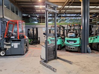 Carrello stoccatore a razze larghe Crown ST3000-1.0