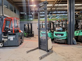 Carrello stoccatore a razze larghe Crown ST3000-1.0