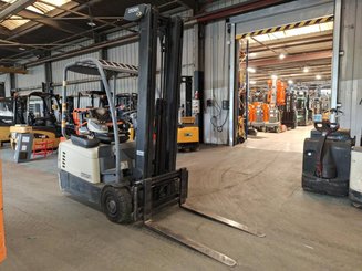 Carrello elevatore frontale a 3 ruote Crown SC5340-1.6 - 1
