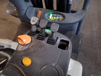 Carrello elevatore frontale a 3 ruote Crown SC5340-1.6