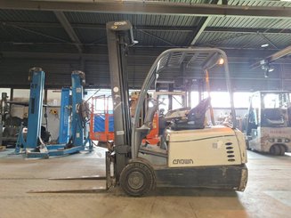 Carrello elevatore frontale a 3 ruote Crown SC5340-1.6 - 2
