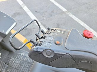 Carrello elevatore frontale a 4 ruote Caterpillar GP30N