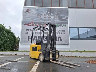 Carrello elevatore frontale a 3 ruote Yale ERP16ATF