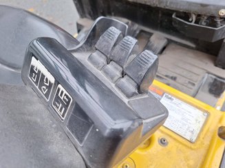 Carrello elevatore frontale a 3 ruote Yale ERP16ATF