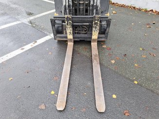 Carrello elevatore frontale a 3 ruote Yale ERP16ATF
