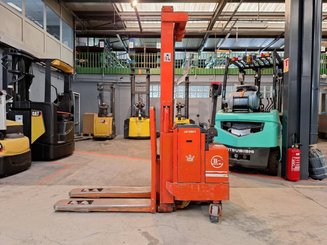 Stoccatori guida in accompagnamento BT LSF 1250 EE