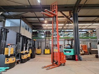Stoccatori guida in accompagnamento BT LSF 1250 EE