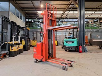 Stoccatori guida in accompagnamento BT LSF 1250 EE