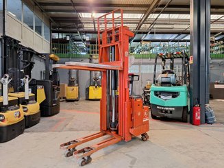 Stoccatori guida in accompagnamento BT LSF 1250 EE