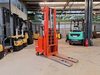 Stoccatori guida in accompagnamento BT LSF 1250 EE