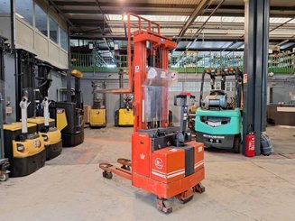 Stoccatori guida in accompagnamento BT LSF 1250 EE