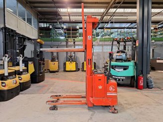 Stoccatori guida in accompagnamento BT LSF 1250 EE