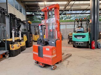 Stoccatori guida in accompagnamento BT LSF 1250 EE