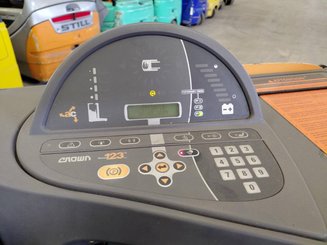 Carrelli retrattili Crown ESR5000 2.0