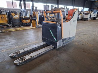 Transpallet con pedana Crown WT3040