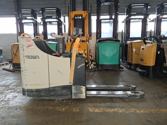 Transpallet con pedana Crown WT3040
