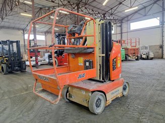 Navicella a gruppo di sollevamento verticale JLG TOUCAN 8E