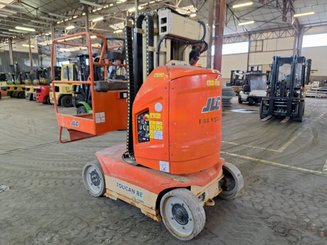 Navicella a gruppo di sollevamento verticale JLG TOUCAN 8E