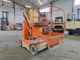 Navicella a gruppo di sollevamento verticale JLG TOUCAN 8E