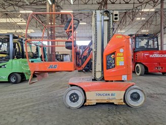 Navicella a gruppo di sollevamento verticale JLG TOUCAN 8E